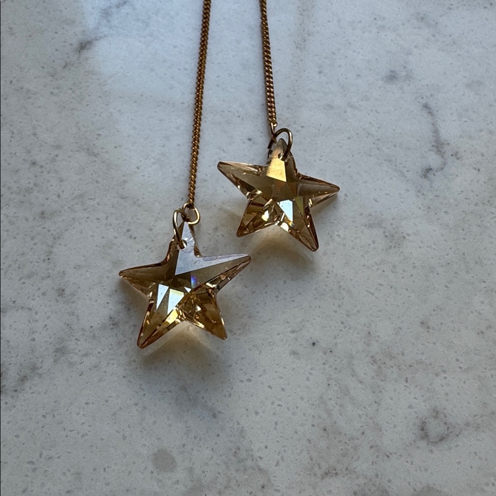 Elegant Gold Star Pendant Necklace